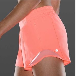 NWOT Lululemon Hotty Hot Short II *Long 4" - Sz 4